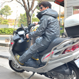Premium raincoat_ rainwear designed for motorcycle riding